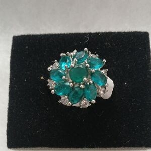 Elegant Silver and Green Gemstone Ring sz 9